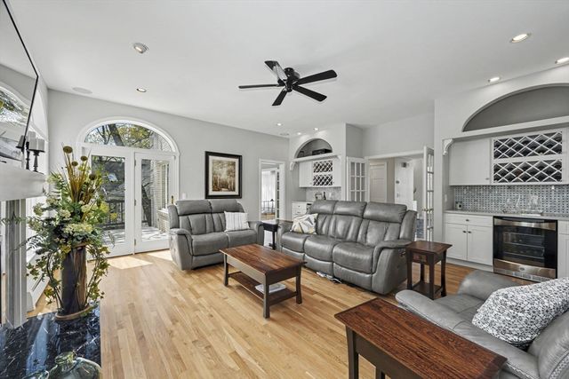 29 Hammersmith Dr, Saugus, MA 01906