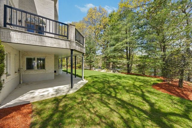 29 Hammersmith Dr, Saugus, MA 01906