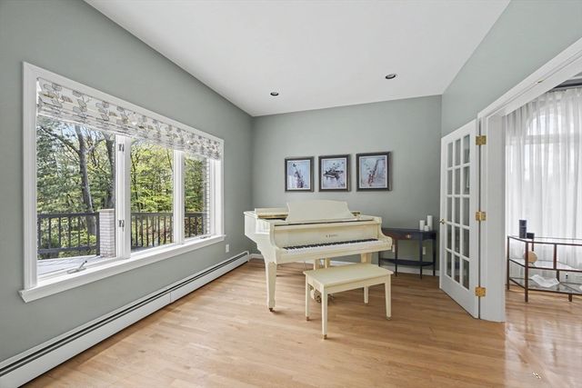 29 Hammersmith Dr, Saugus, MA 01906