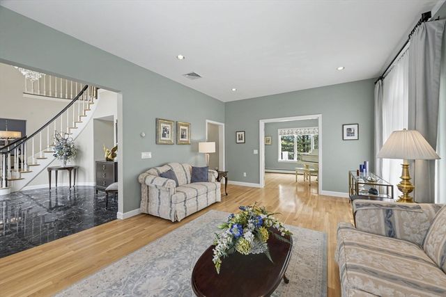 29 Hammersmith Dr, Saugus, MA 01906