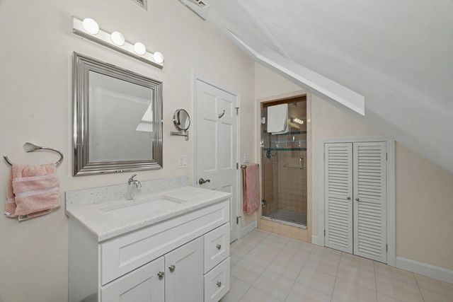 29 Hammersmith Dr, Saugus, MA 01906