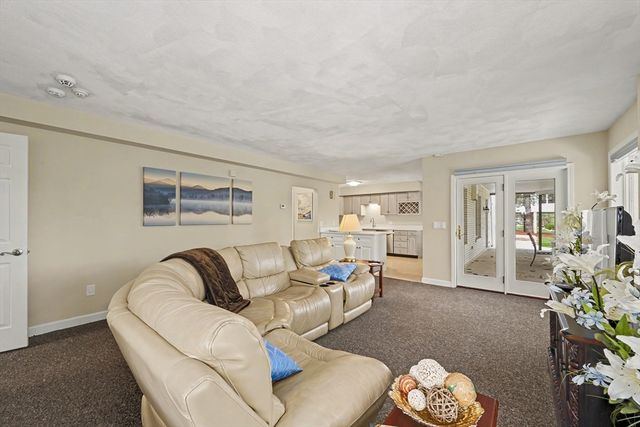29 Hammersmith Dr, Saugus, MA 01906