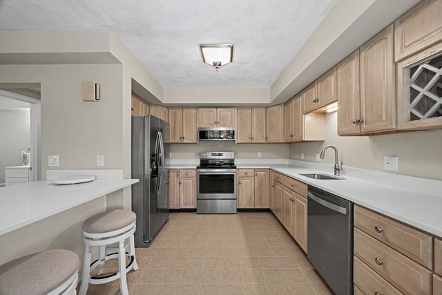29 Hammersmith Dr, Saugus, MA 01906