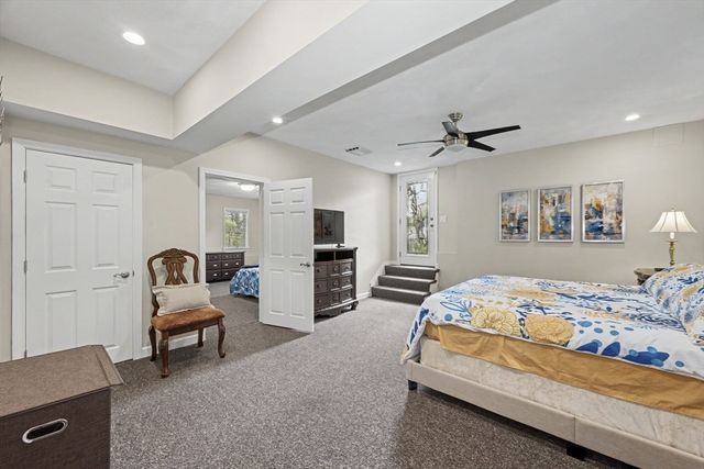 29 Hammersmith Dr, Saugus, MA 01906