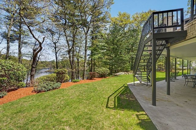 29 Hammersmith Dr, Saugus, MA 01906