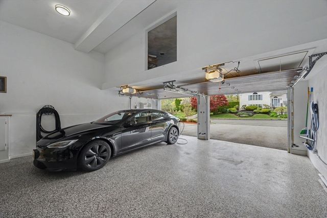 29 Hammersmith Dr, Saugus, MA 01906