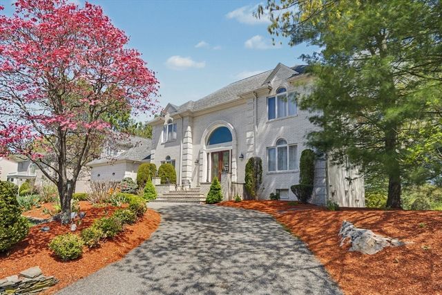 29 Hammersmith Dr, Saugus, MA 01906