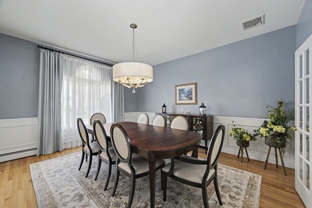 29 Hammersmith Dr, Saugus, MA 01906