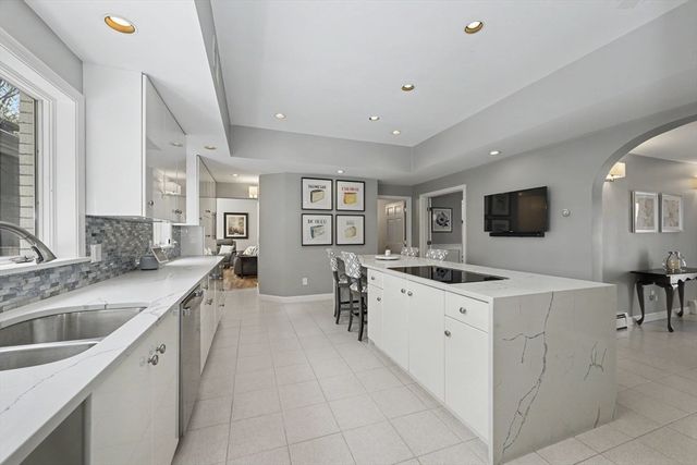 29 Hammersmith Dr, Saugus, MA 01906