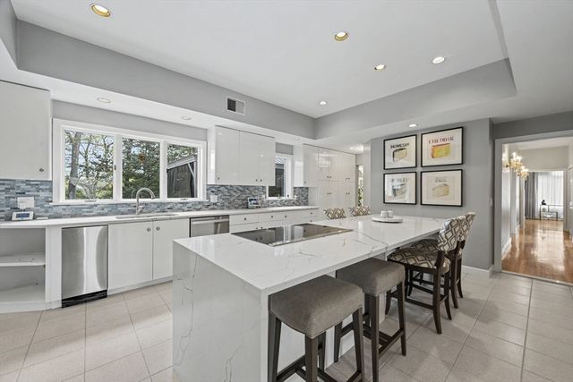 29 Hammersmith Dr, Saugus, MA 01906