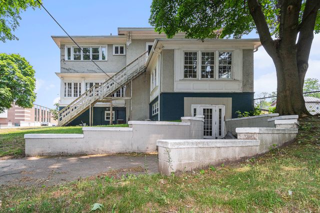 604 Wildwood Avenue, Jackson, MI 49201