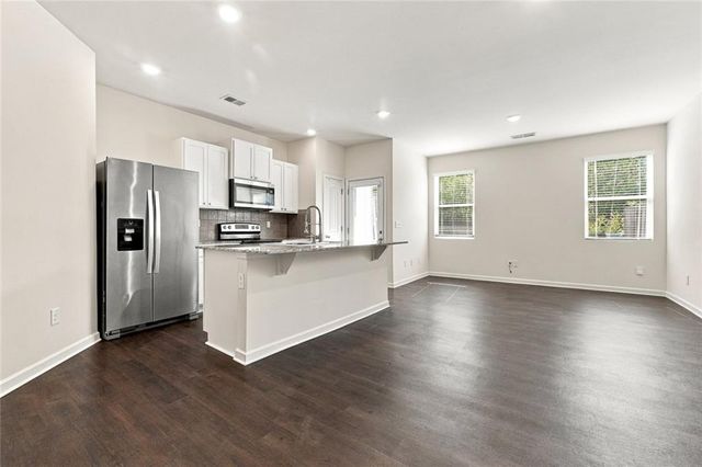 5699 Union Pointe Drive, Union City, GA 30291