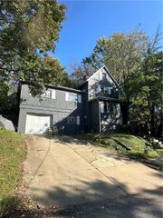 1812 Maplewood Ave, Homewood Brushton, PA 15221