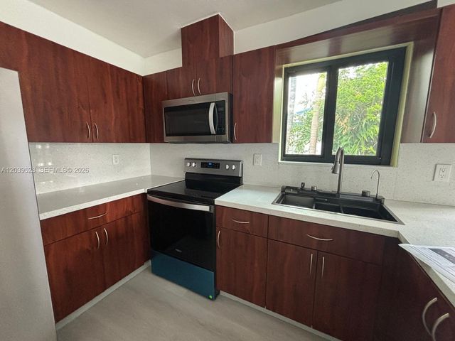 2150 SW 76th Ct, Miami, FL 33155
