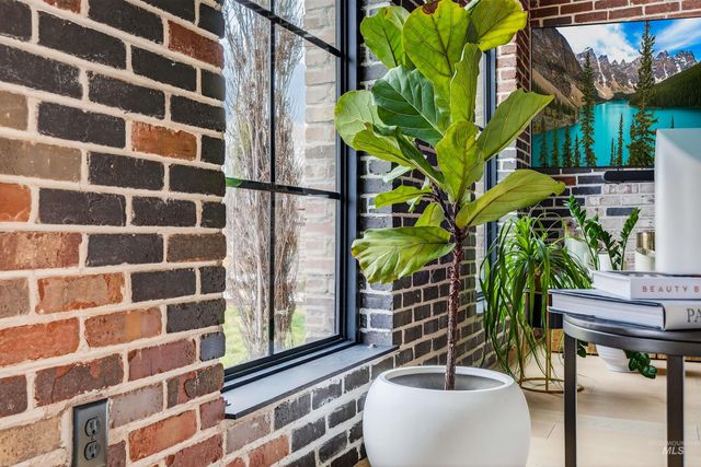 2526 W Rustic Forge St, Eagle, ID 83616