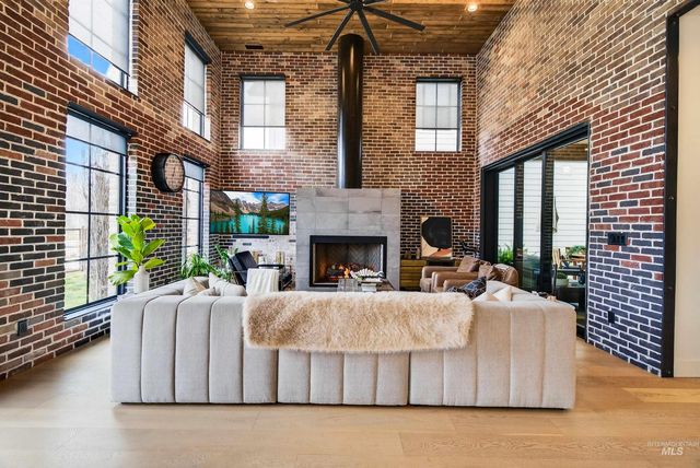 2526 W Rustic Forge St, Eagle, ID 83616