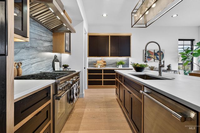 2526 W Rustic Forge St, Eagle, ID 83616