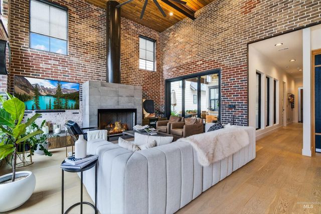 2526 W Rustic Forge St, Eagle, ID 83616