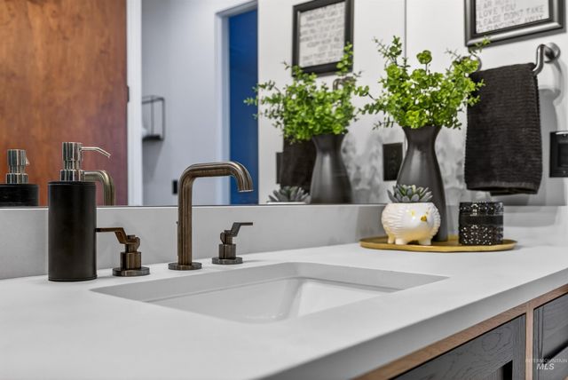 2526 W Rustic Forge St, Eagle, ID 83616