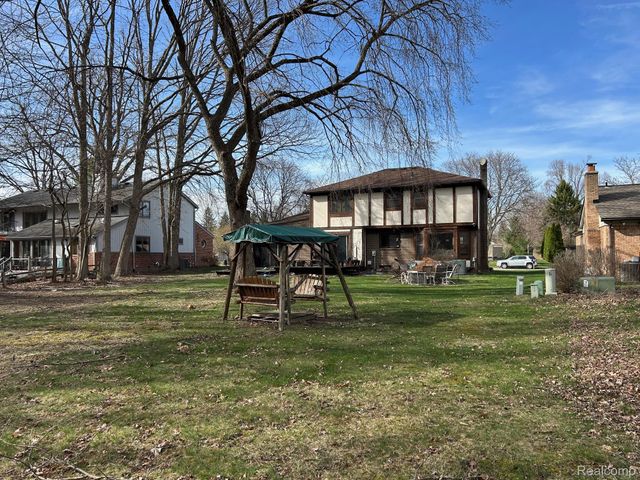 31693 Hillbrook Street, Livonia, MI 48152