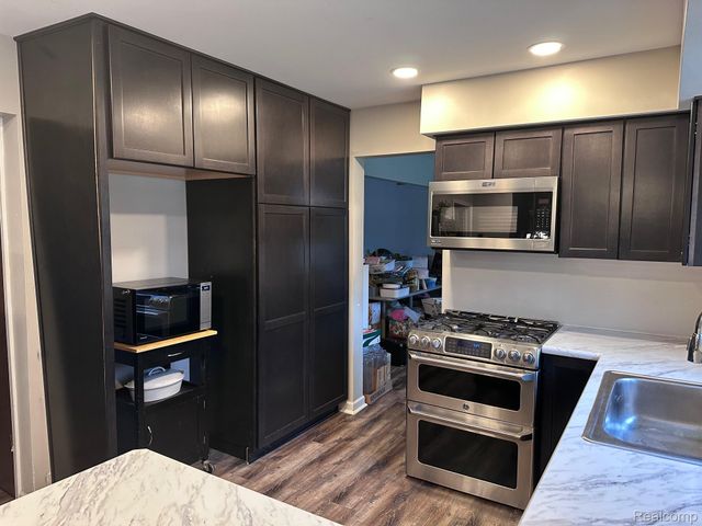 31693 Hillbrook Street, Livonia, MI 48152