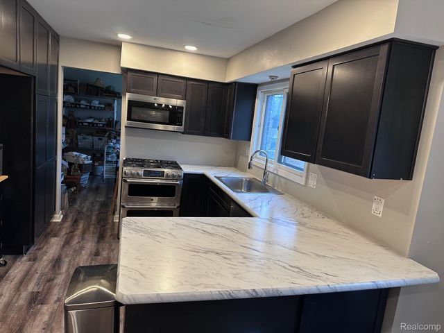 31693 Hillbrook Street, Livonia, MI 48152