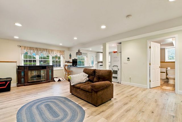 10 Munson Street, Hudson, MA 01749