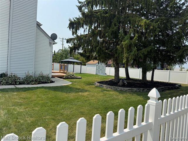 35865 Ashford Drive, Sterling Heights, MI 48312