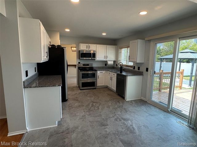 35865 Ashford Drive, Sterling Heights, MI 48312
