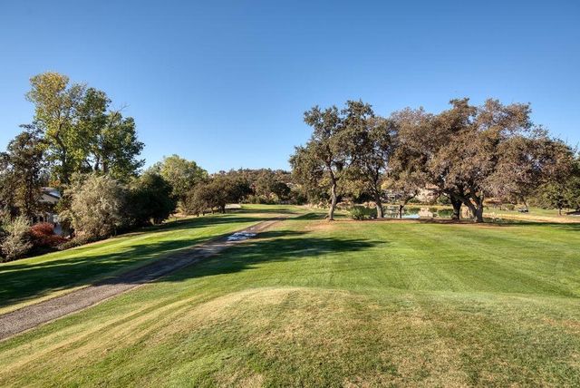 800 La Contenta Dr, Valley Springs, CA 95252