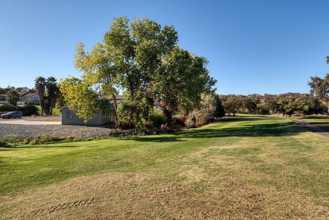 800 La Contenta Dr, Valley Springs, CA 95252
