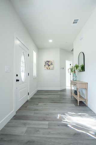 800 La Contenta Dr, Valley Springs, CA 95252