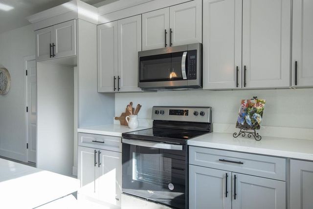 800 La Contenta Dr, Valley Springs, CA 95252