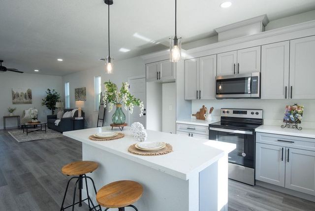 800 La Contenta Dr, Valley Springs, CA 95252