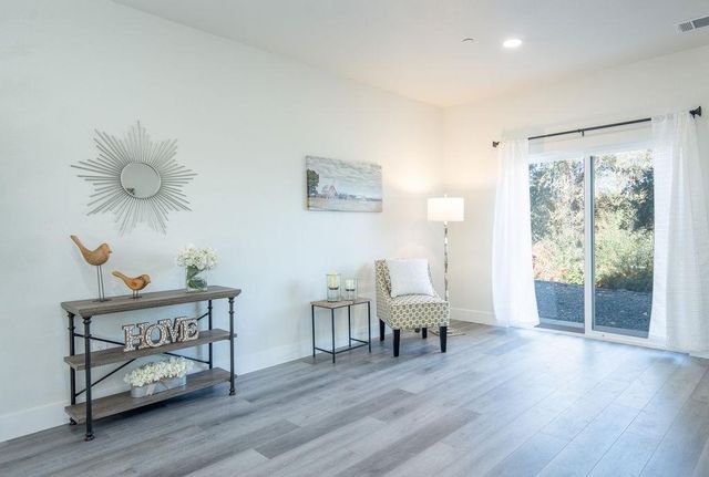 800 La Contenta Dr, Valley Springs, CA 95252