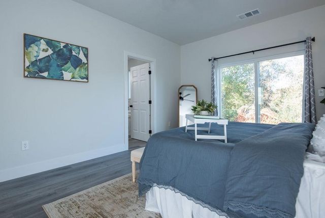 800 La Contenta Dr, Valley Springs, CA 95252