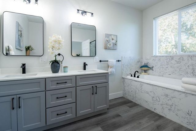 800 La Contenta Dr, Valley Springs, CA 95252