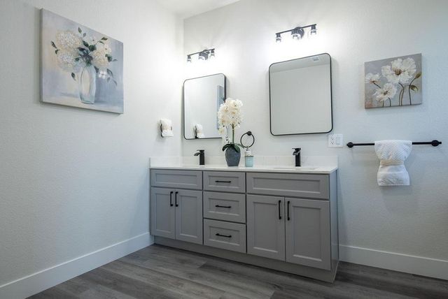 800 La Contenta Dr, Valley Springs, CA 95252