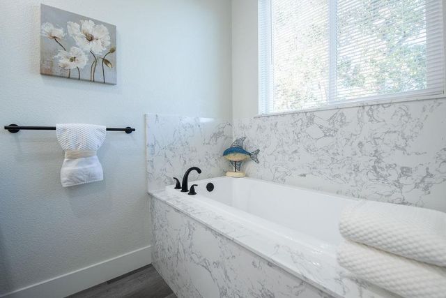 800 La Contenta Dr, Valley Springs, CA 95252