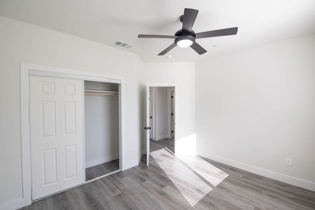 800 La Contenta Dr, Valley Springs, CA 95252
