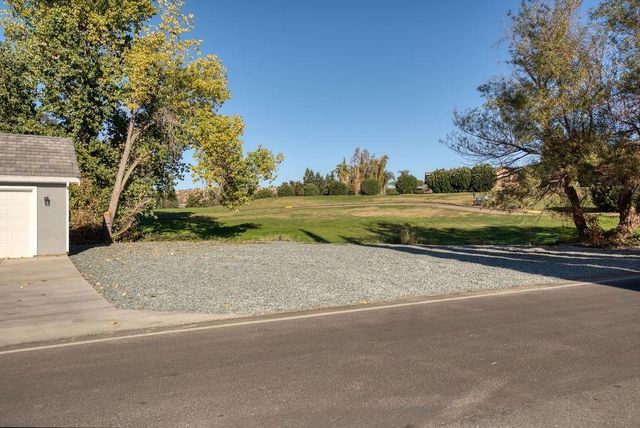 800 La Contenta Dr, Valley Springs, CA 95252