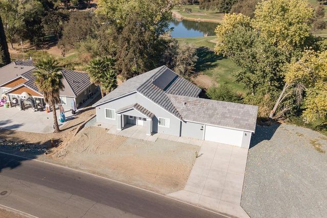800 La Contenta Dr, Valley Springs, CA 95252