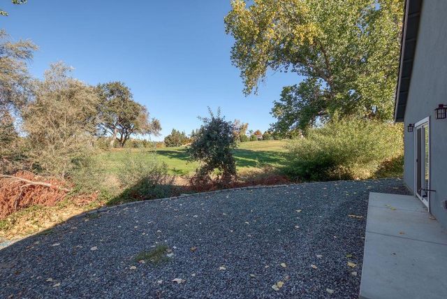 800 La Contenta Dr, Valley Springs, CA 95252