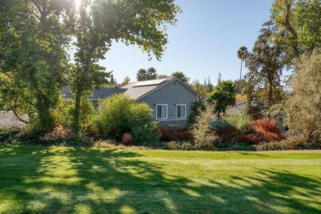 800 La Contenta Dr, Valley Springs, CA 95252