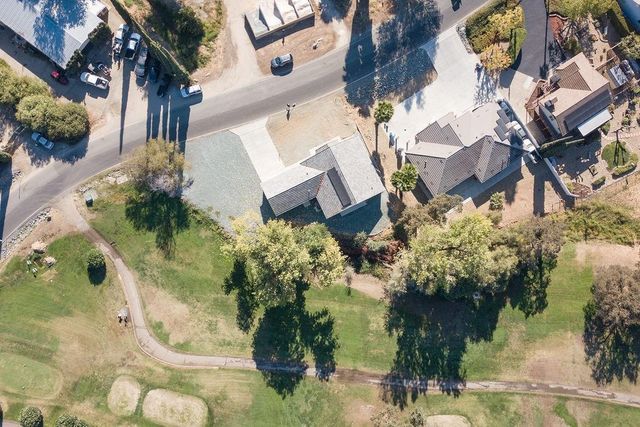 800 La Contenta Dr, Valley Springs, CA 95252