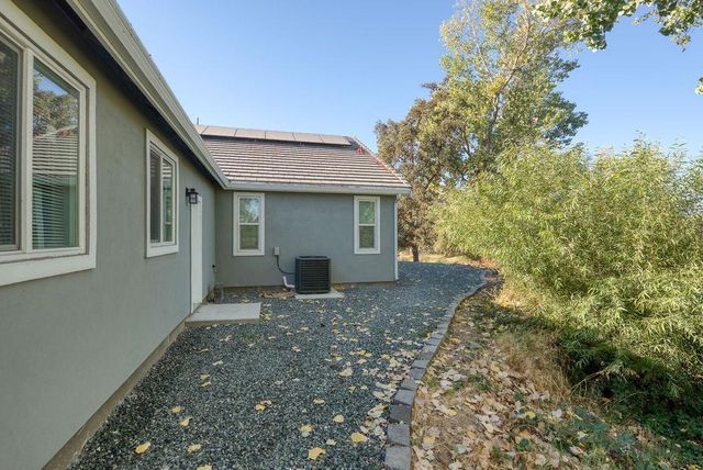 800 La Contenta Dr, Valley Springs, CA 95252