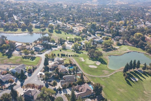 800 La Contenta Dr, Valley Springs, CA 95252