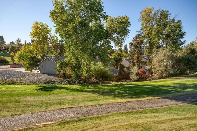 800 La Contenta Dr, Valley Springs, CA 95252