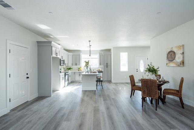 800 La Contenta Dr, Valley Springs, CA 95252