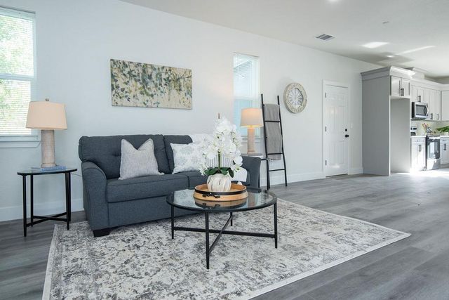 800 La Contenta Dr, Valley Springs, CA 95252